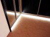 Detail světelného soklu vestavěné skříně
